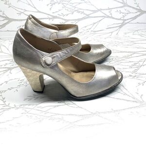 BORN CROWN Gold Peep Toe Heels Size 8.5/40